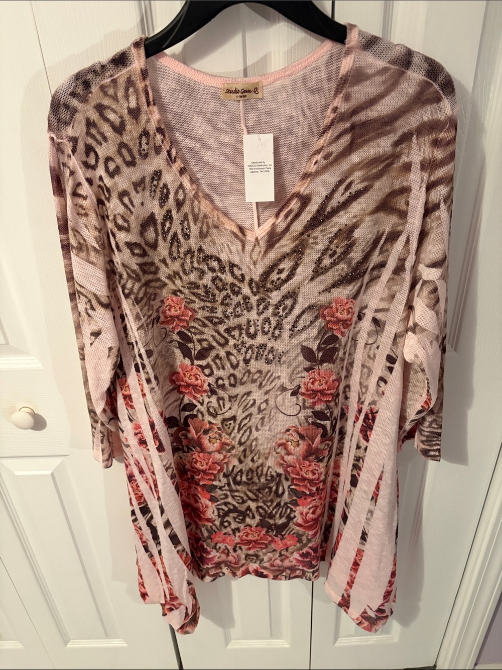 Studio Gem rose color  Floral & Animal Print V-Neck Top